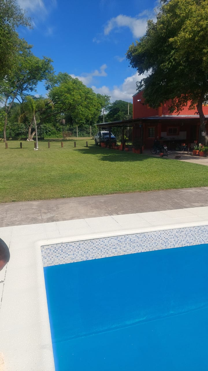 SALON CON PILETA