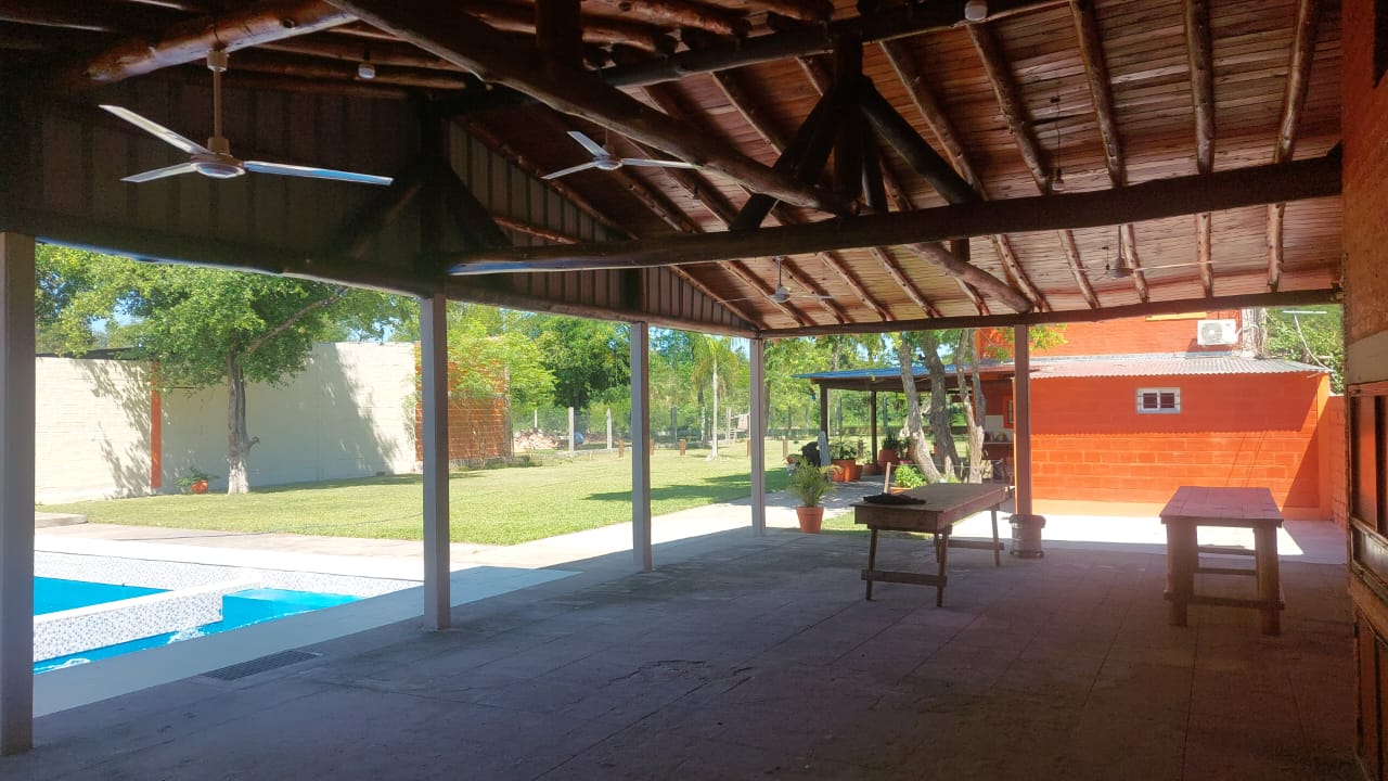 SALON CON PILETA