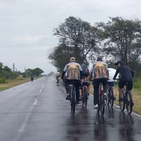Pese a la lluvia, ciclistas llegan a Itatí para la Peregrinación Juvenil del NEA