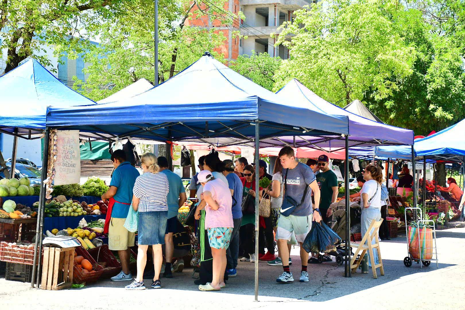 Las Ferias de la Ciudad recorren distintos barrios de Corrientes con productos frescos y artesanales