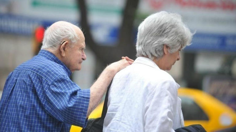 Jubilados y pensionados cobrarán un bono de hasta $70.000 en octubre