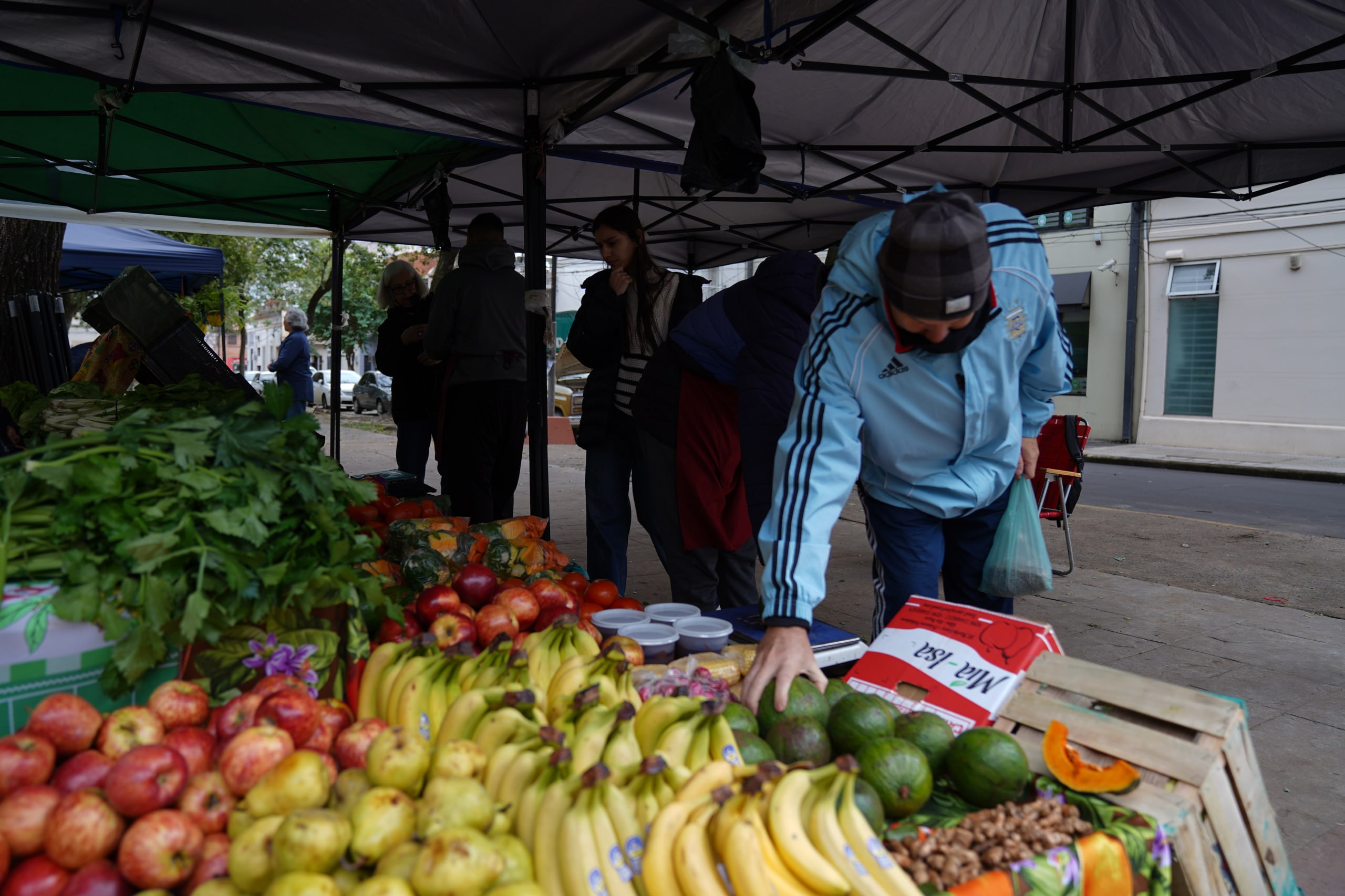 Las Ferias de la Ciudad recorren distintos barrios de Corrientes con productos frescos y artesanías