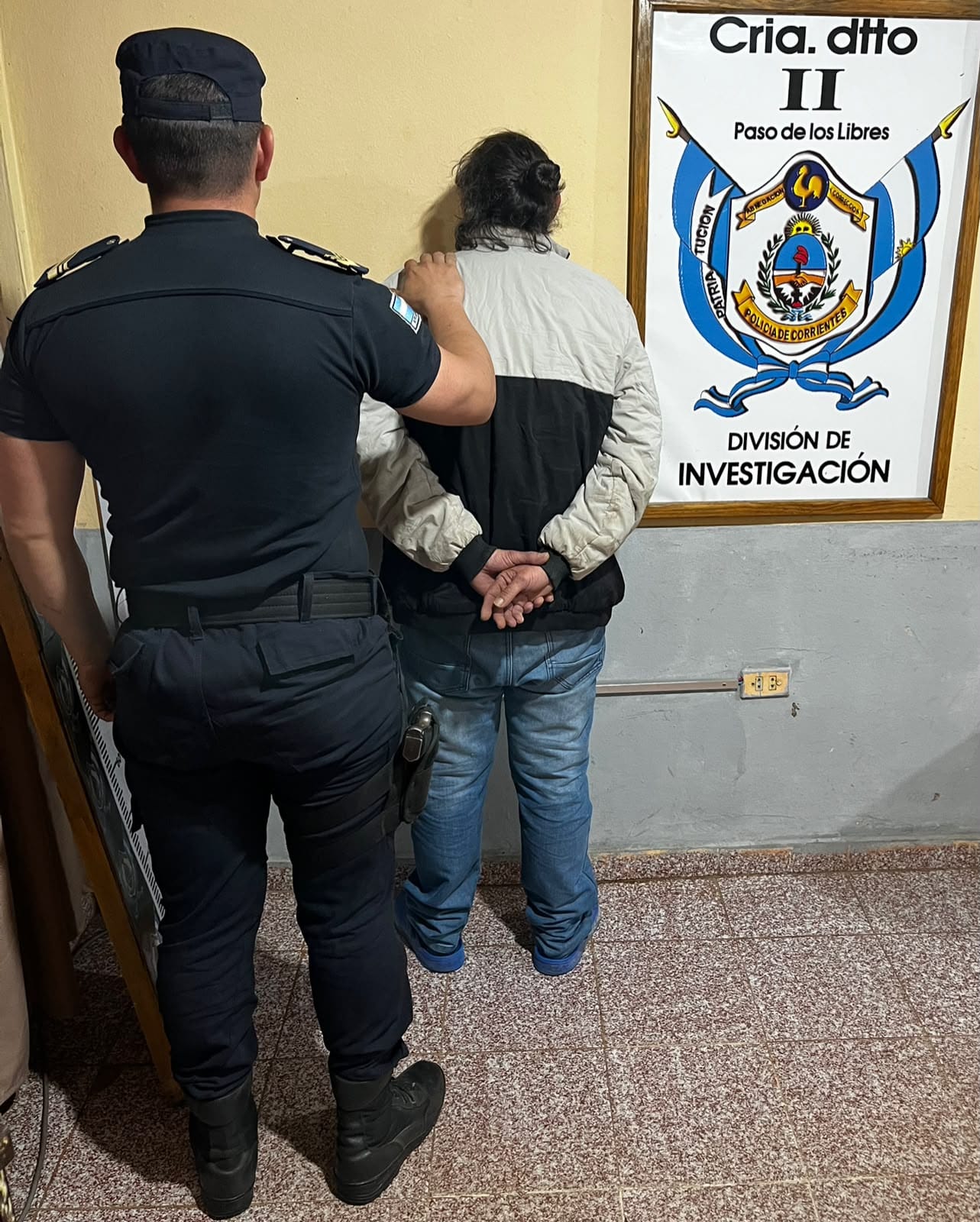 Demoró a dos hombres que se encontraban aparentemente merodeando