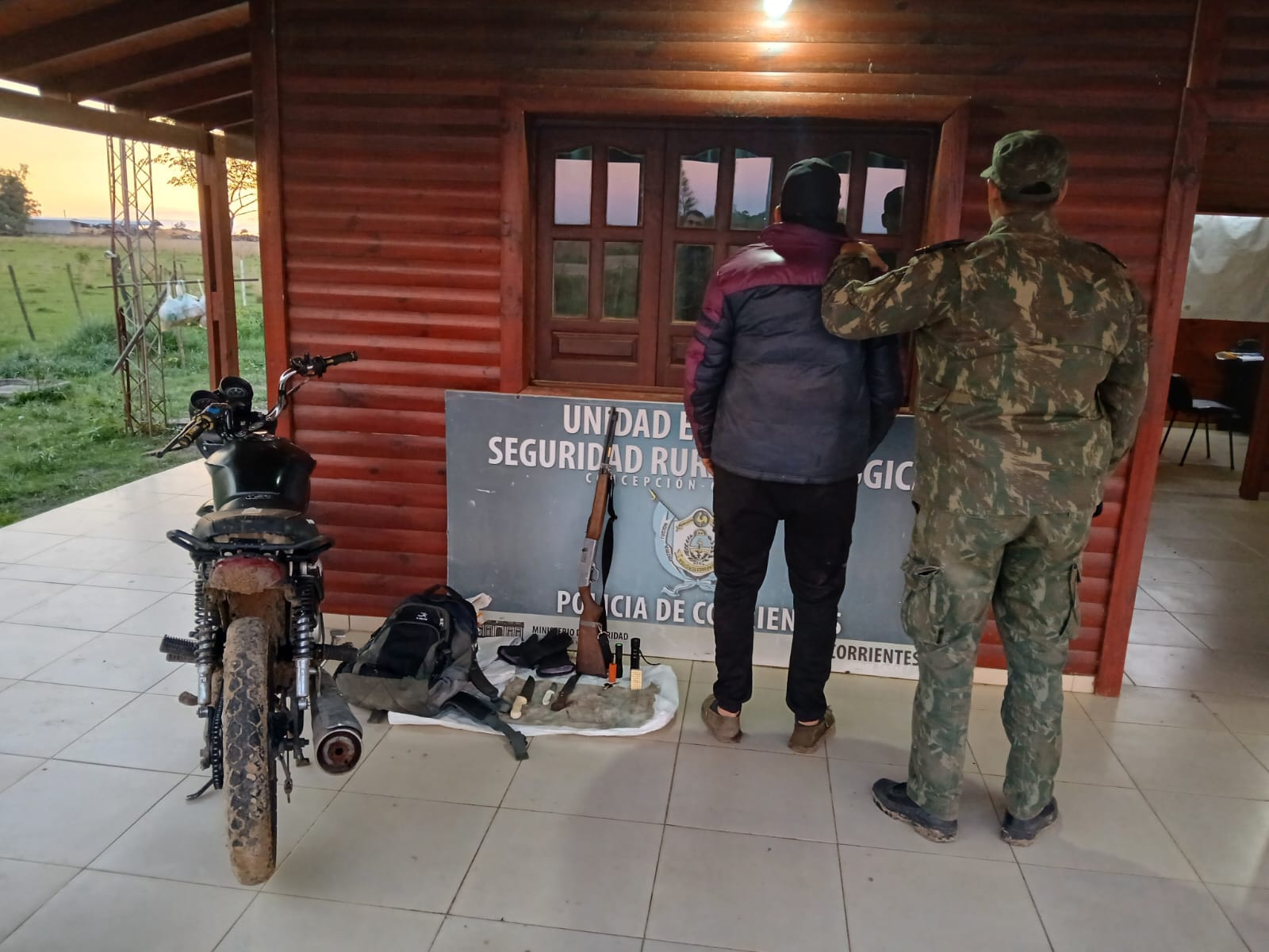 La Policía aprehendió a un hombre que aparentemente tenía en su poder un rifle sin la documentación correspondiente.