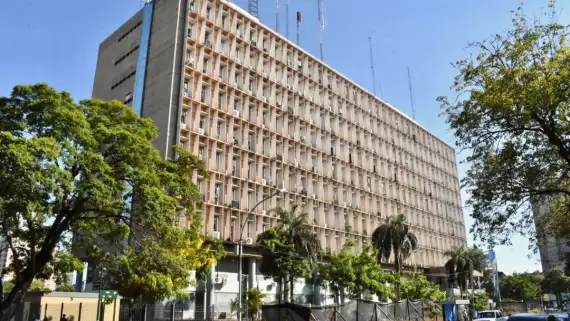Chaco adelanta el pago del refuerzo salarial: estatales cobrarán $100.000 y jubilados y pensionados, $80.000