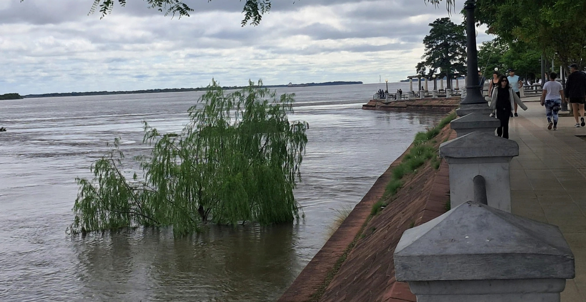 Prefectura activó la alerta por la crecida del río Paraná en Corrientes